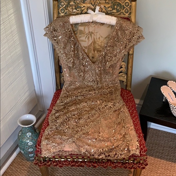 SPELL & THE GYPSY COLLECTIVE NINA SHIFT MINI DRESS GOLD LACE AND SEQUINS - Picture 9 of 16